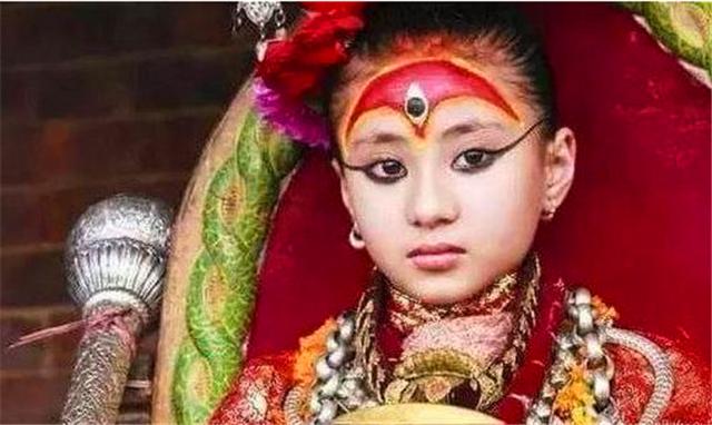 尼泊尔最尊贵的活女神,尼泊尔活女神退位后真实生活