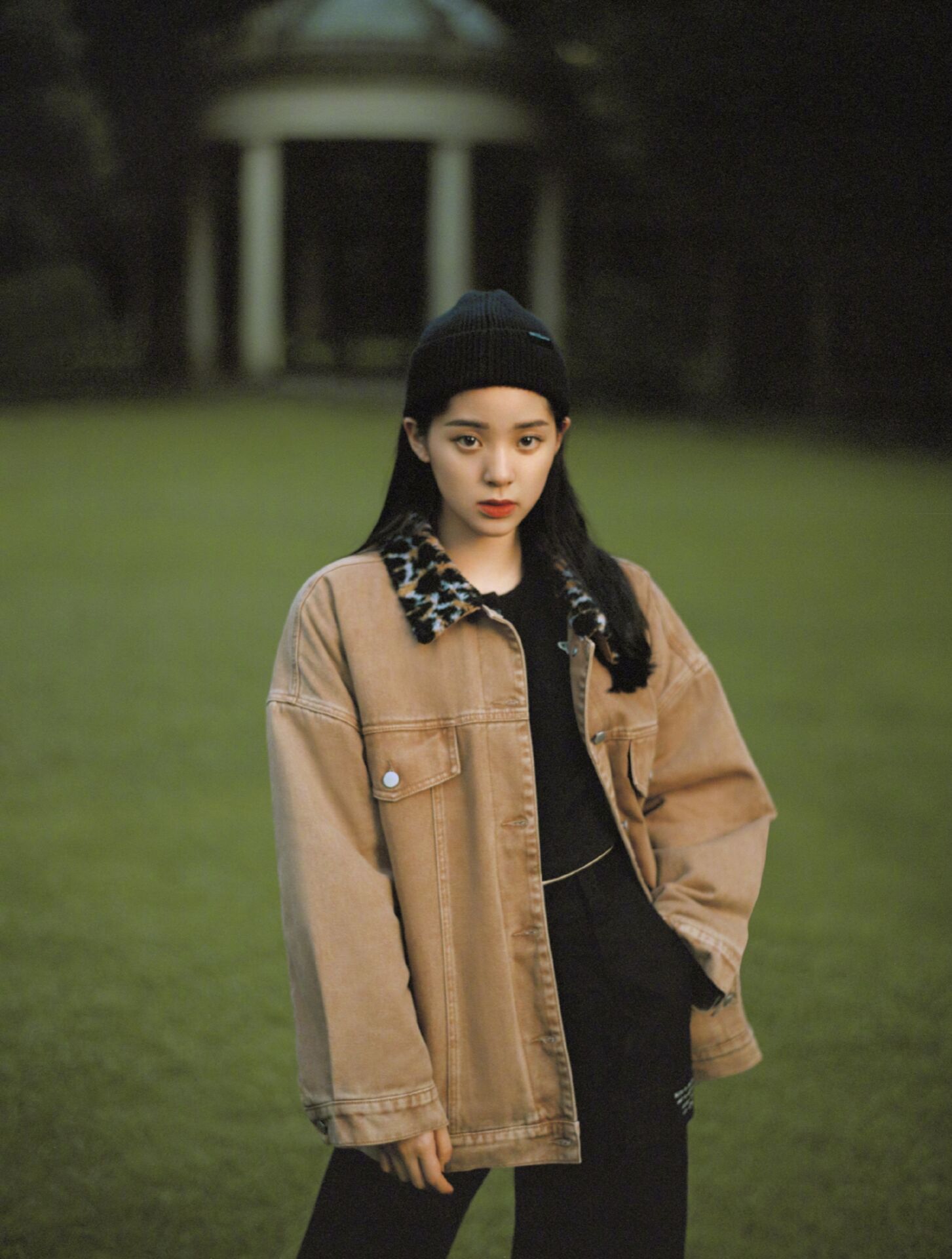 欧阳娜娜衣品升级,欧阳娜娜大胆穿搭美出新高度