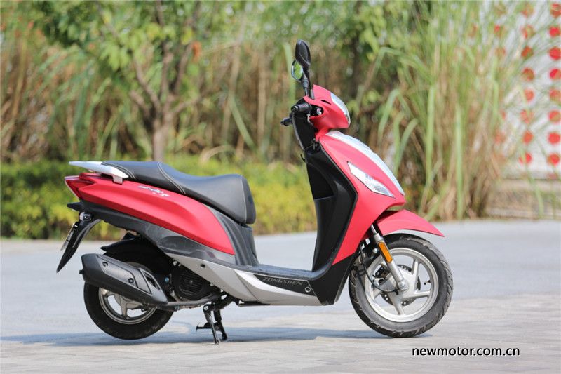 雅马哈和铃木的uu125踏板哪个好,125踏板雅马哈和豪爵怎么选