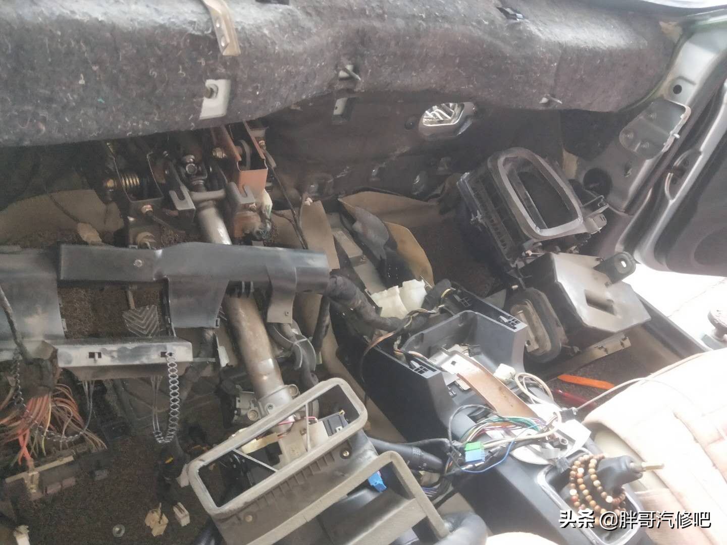 发动机高温缺水加了水又没事了,发动机高温报警防冻液都出来了