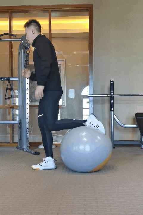 跑步膝盖疼应该做哪个动作,跑步怎么加强膝盖的力量和稳定性