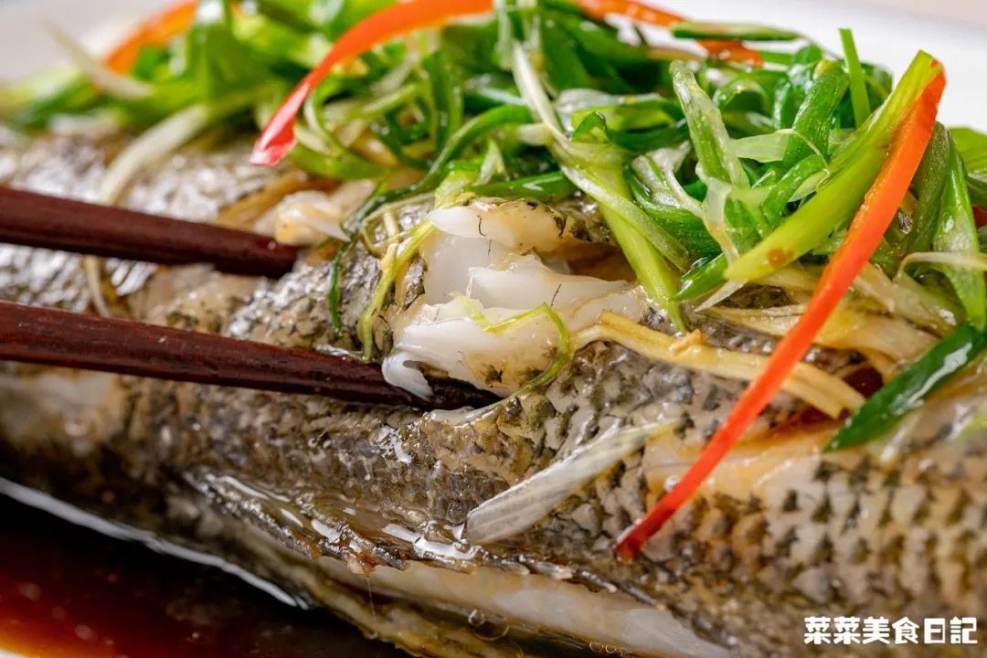 上班族午饭微波炉加热,微波炉解决一日三餐