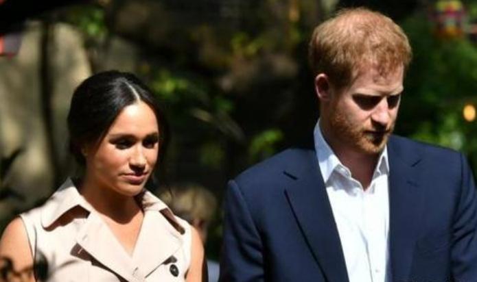 哈里梅根被女王羞辱？4英镑贱卖印着他们头像的饼干，还是没人买