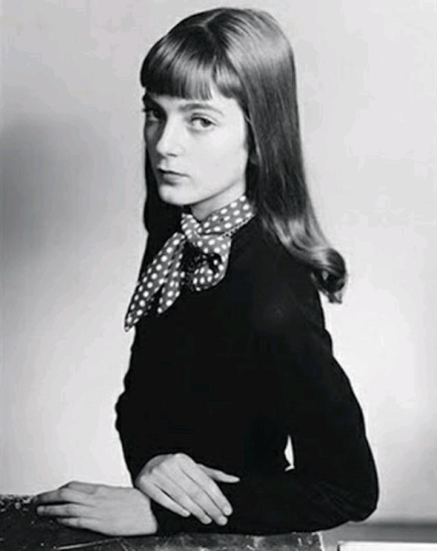 超模女王卡门：三次婚姻不幸，83岁有小鲜肉男友，89岁还上台走秀