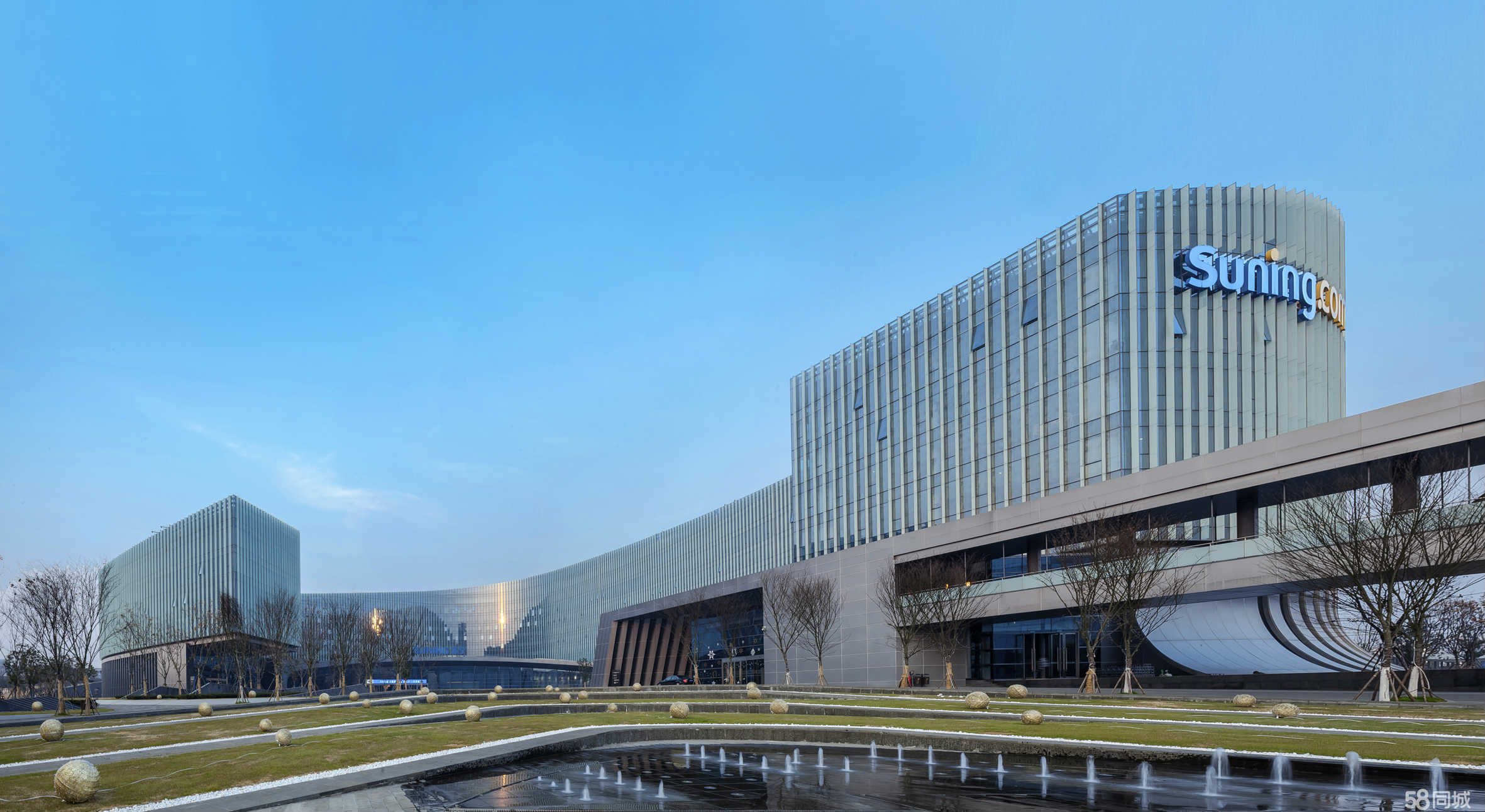 苏宁易购进入阿里时代,苏宁易购和京东商城的竞争者分析