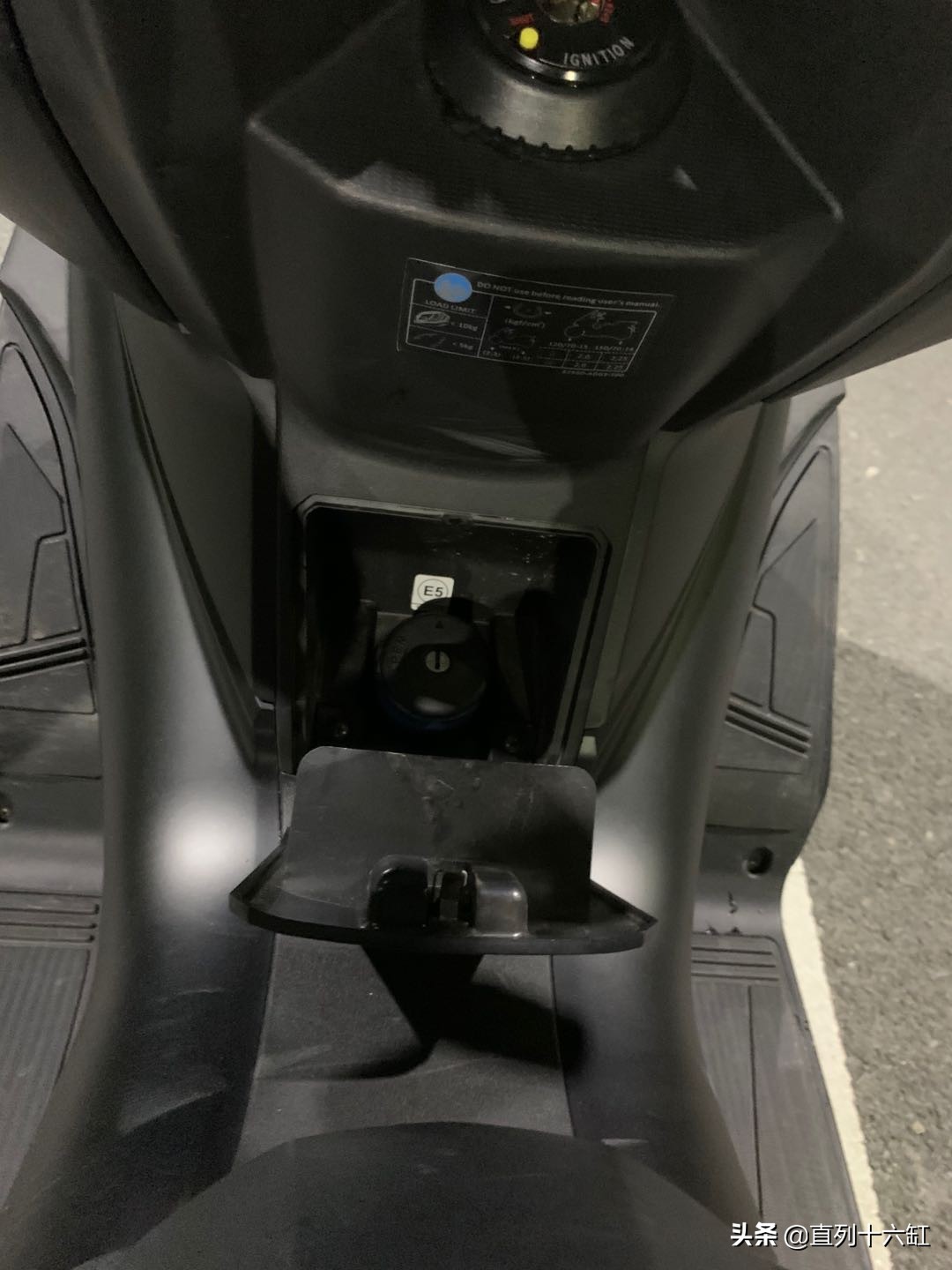 多花1.2万多100公里纯电续航划算吗,光阳进口赛艇s400国外测试