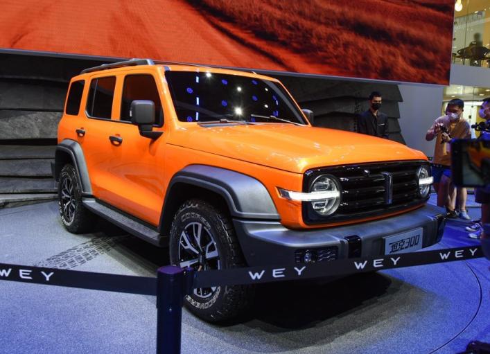 新款陆巡车,陆巡超帅越野视频