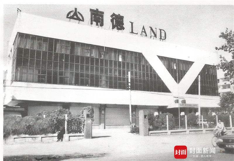 他一生两次入狱多次失业,他三次入狱成为亿万富翁