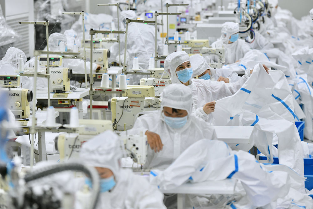 抗击疫情风雨无阻我们在行动,抗击疫情风雨无阻向前行