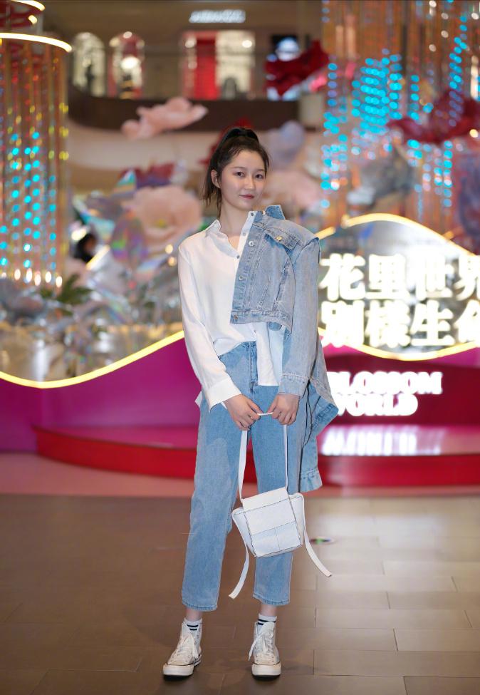 2022最流行的牛仔裤搭配什么鞋,牛仔裤搭配这5种鞋子好看又时髦