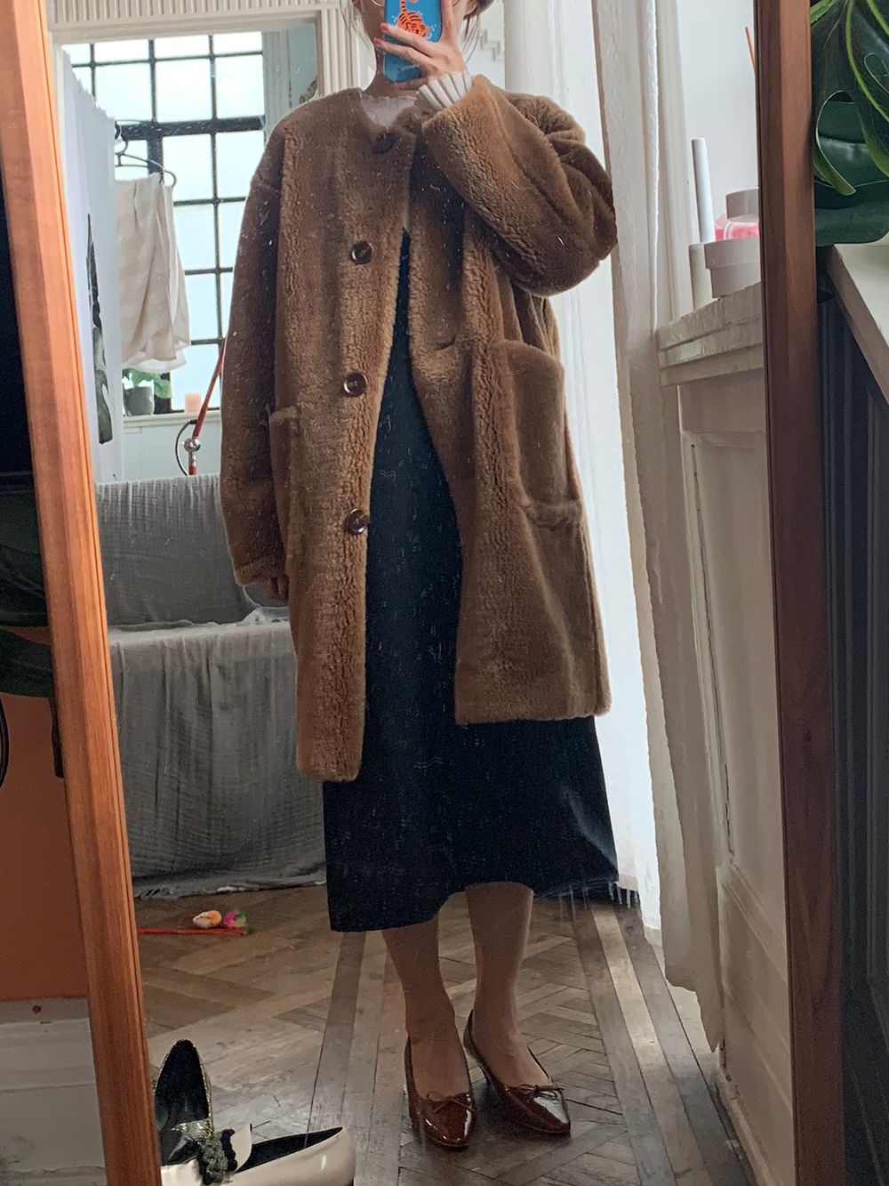 杏色大衣内搭什么颜色毛衣好看,深蓝色大衣内搭什么颜色的毛衣