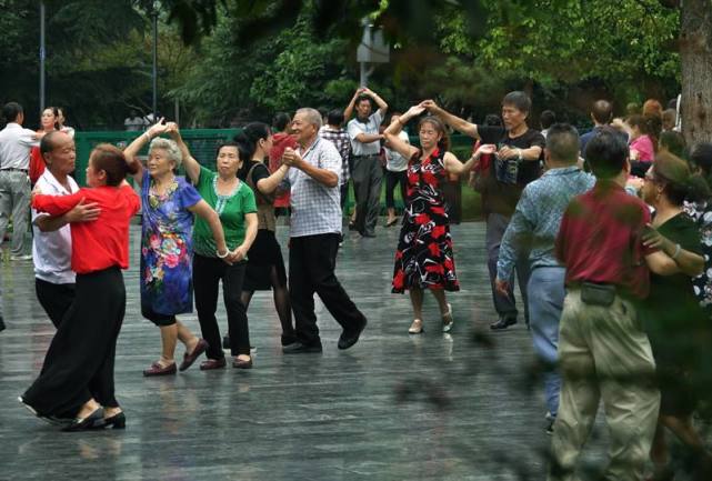 眉毛长就长寿有道理吗,眉毛长长寿还是眉毛短长寿