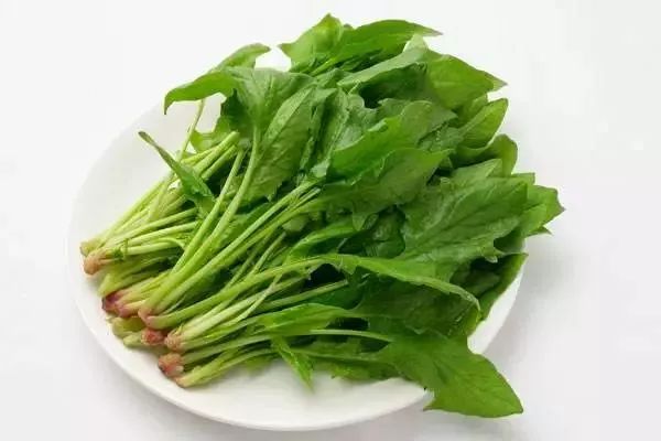 嘴唇干裂对应的身体脏腑是哪个,嘴唇总起皮器官发出信号