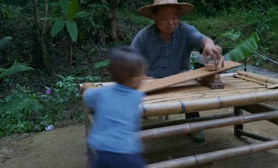 中国大爷手造神器被夸“鲁班再世”，外媒见识不一样的中国功夫