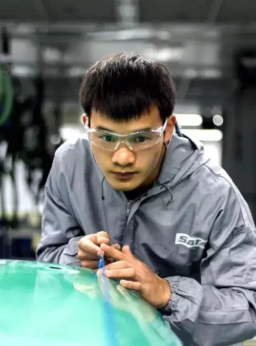 世界技能大赛喷漆冠军蒋应成,蒋应成钣金喷漆