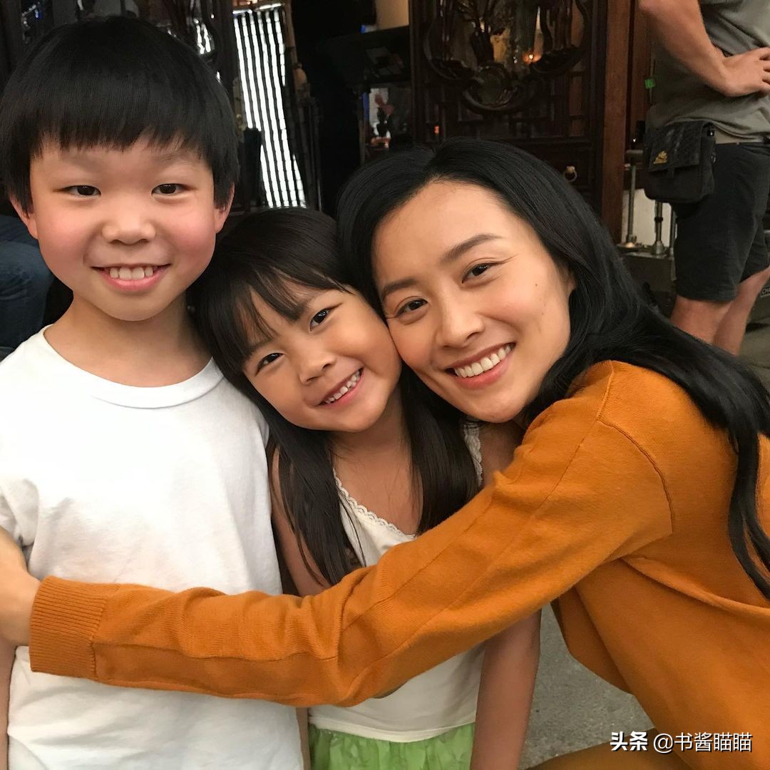 终究，还是陈法拉扛起了《尚气》的颜值大旗！同时暗示该角色地位