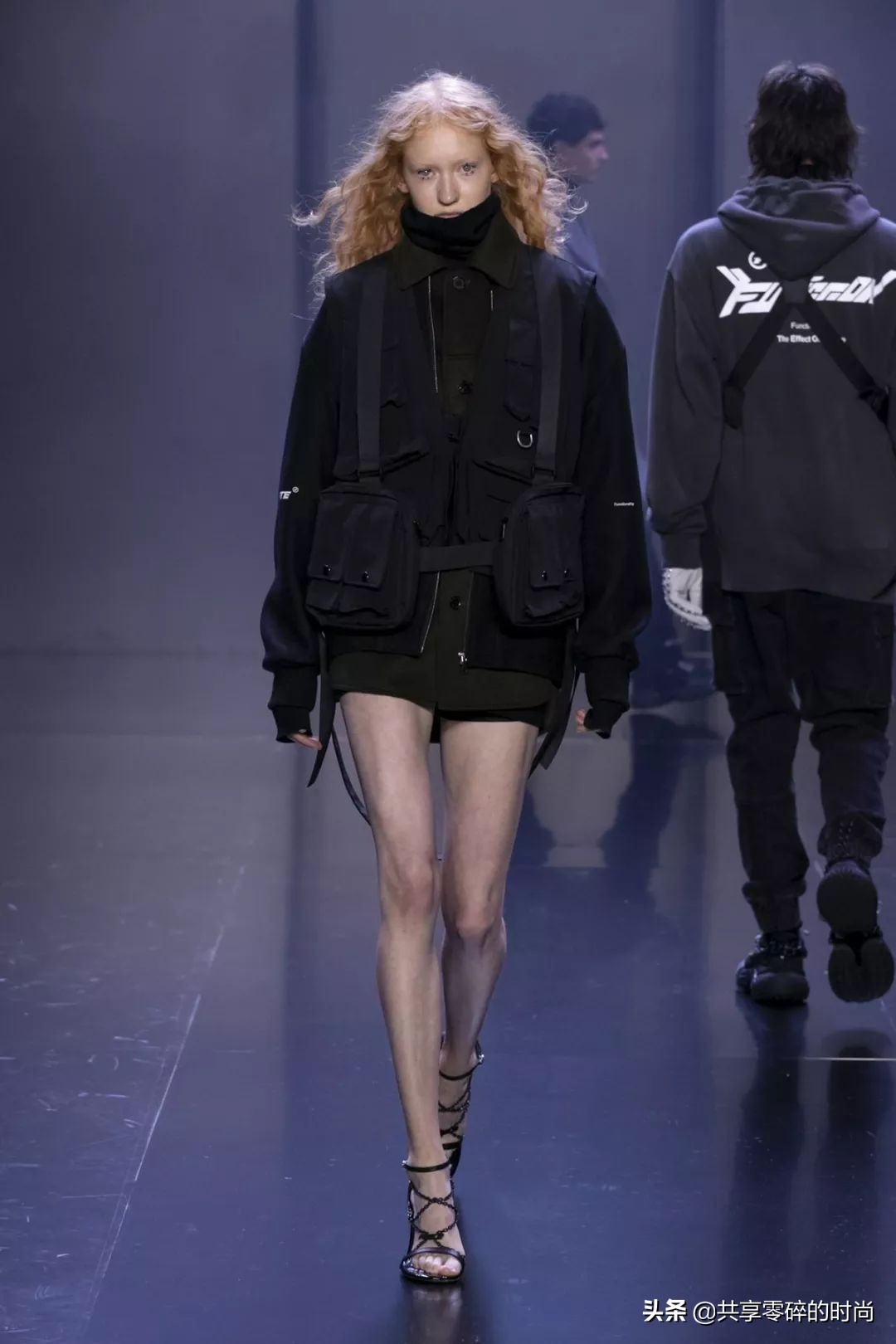 太平鸟女装新年穿搭,2022春夏巴黎时装周互动云秀场