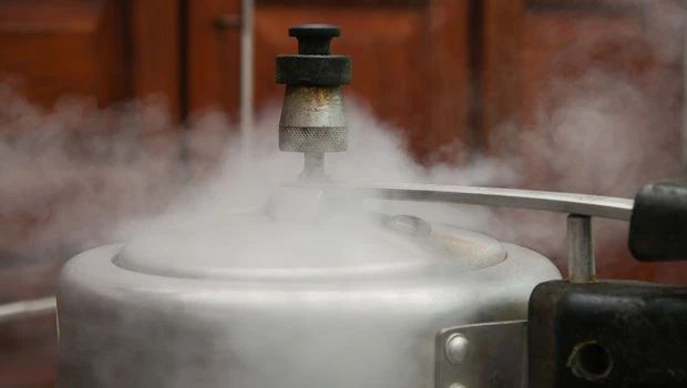 高压锅爆炸吓人吗,高压锅爆炸威力和炸弹差不多