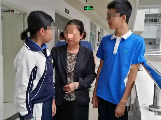 孩子在学校当鸡头还是凤尾比较好,孩子去普通班当鸡头还是进重点班