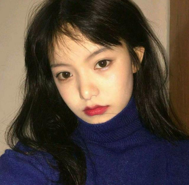 适合圆脸大饼脸女生的发型,圆脸和大饼脸适合剪什么样的短发