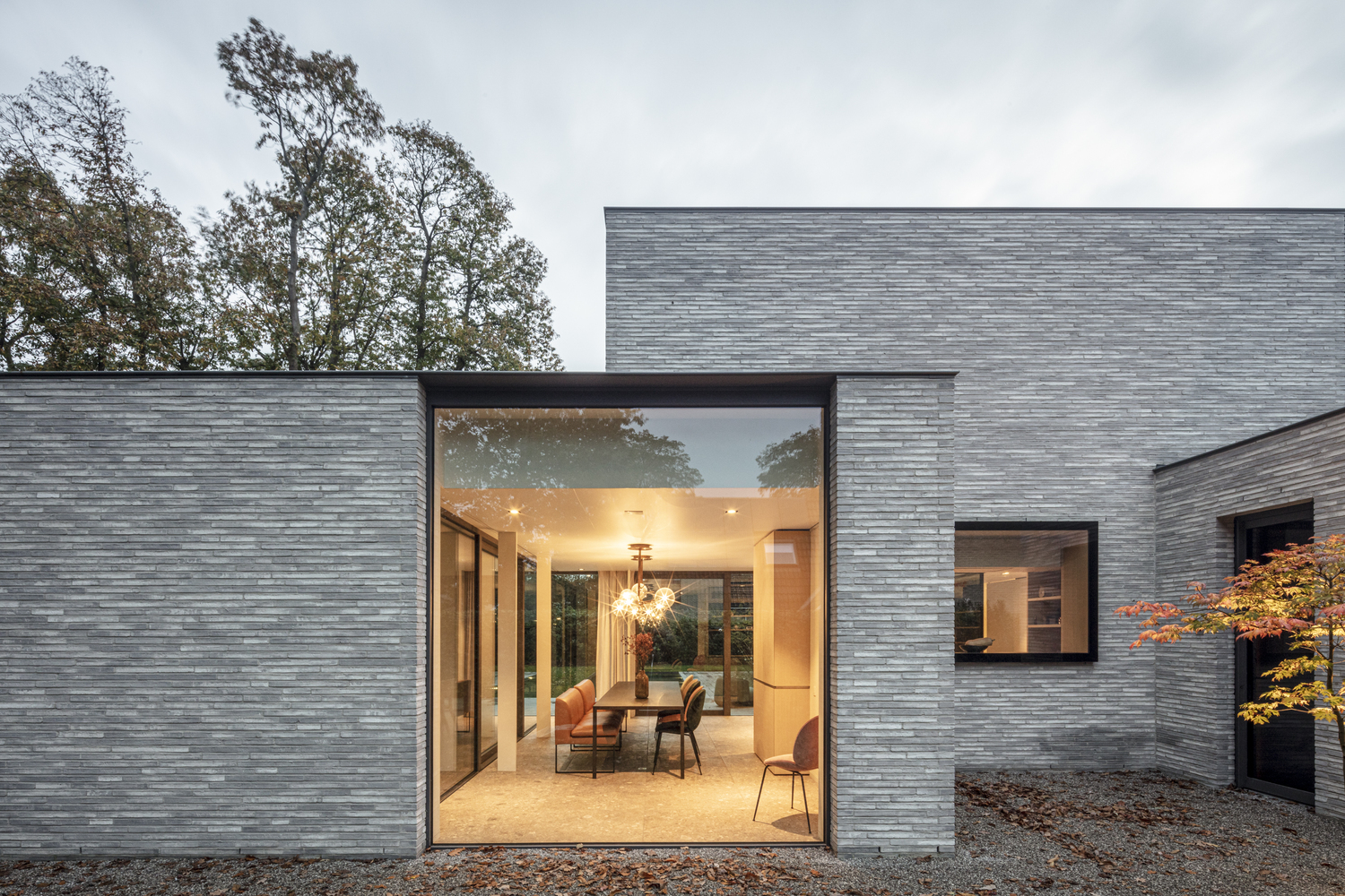 住宅设计：整个一楼都做成了落地窗，这栋别墅的结构太特别了