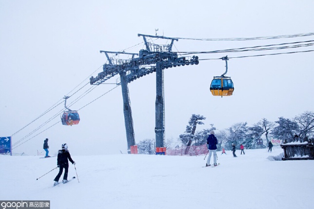韩国龙平度假村，尽享滑雪带来的乐趣，深受滑雪爱好者的喜爱