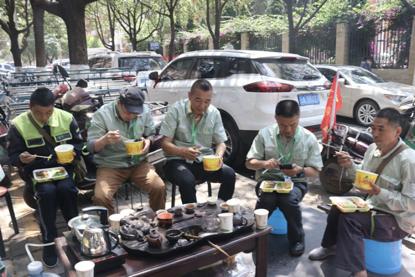 五一劳动节感谢环卫送水,五一劳动节慰问环卫工人活动