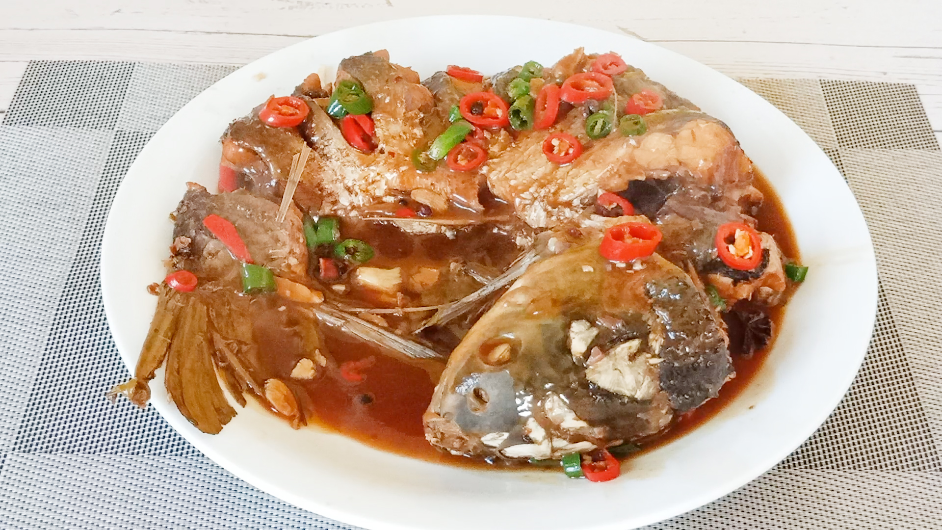 炖鱼一般用什么鱼好吃,不论炖什么鱼最忌放这2种调料