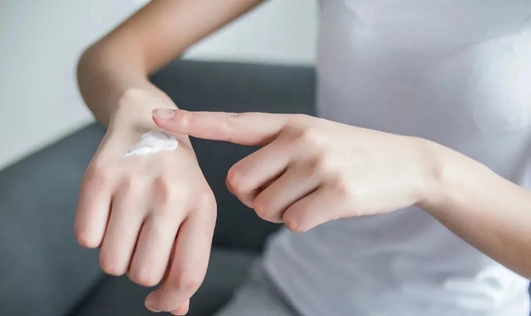 精华水和精华乳区别在哪里,精华水和精华液精华乳的区别