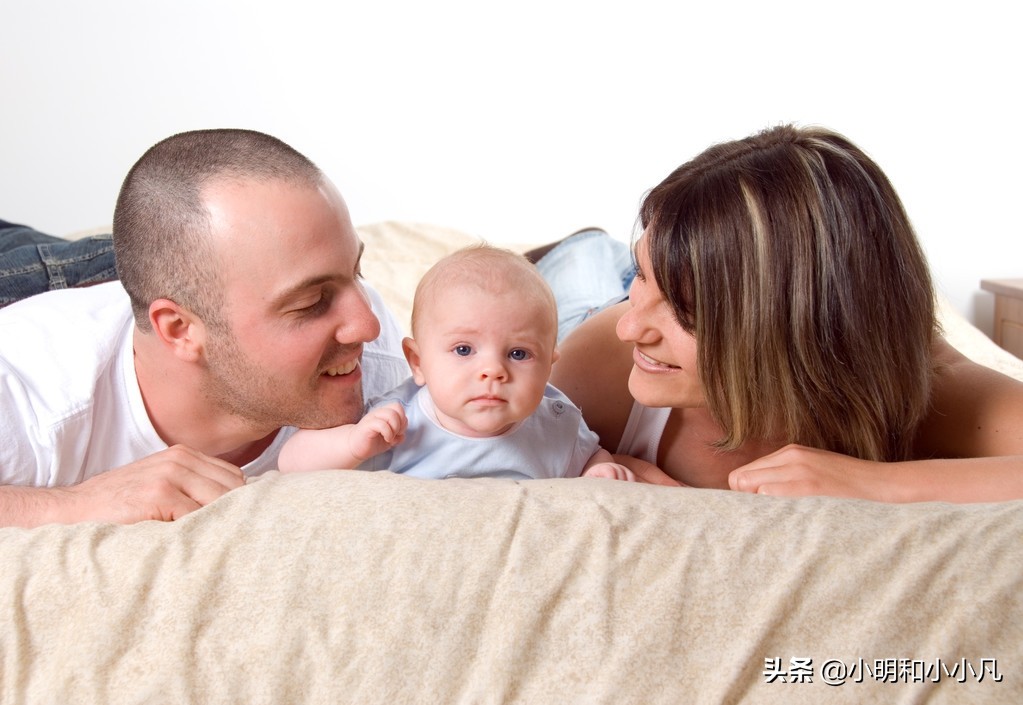 “妈妈，我感觉床在动”，孩子睡眼惺忪地说，妈妈一听脸红了