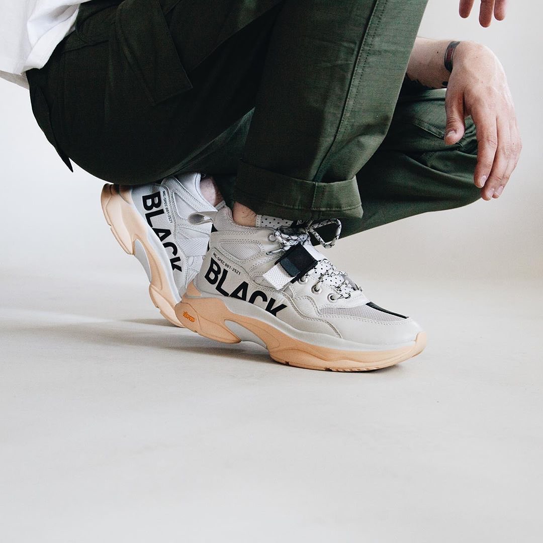 什么是v底鞋底,v底标志鞋底