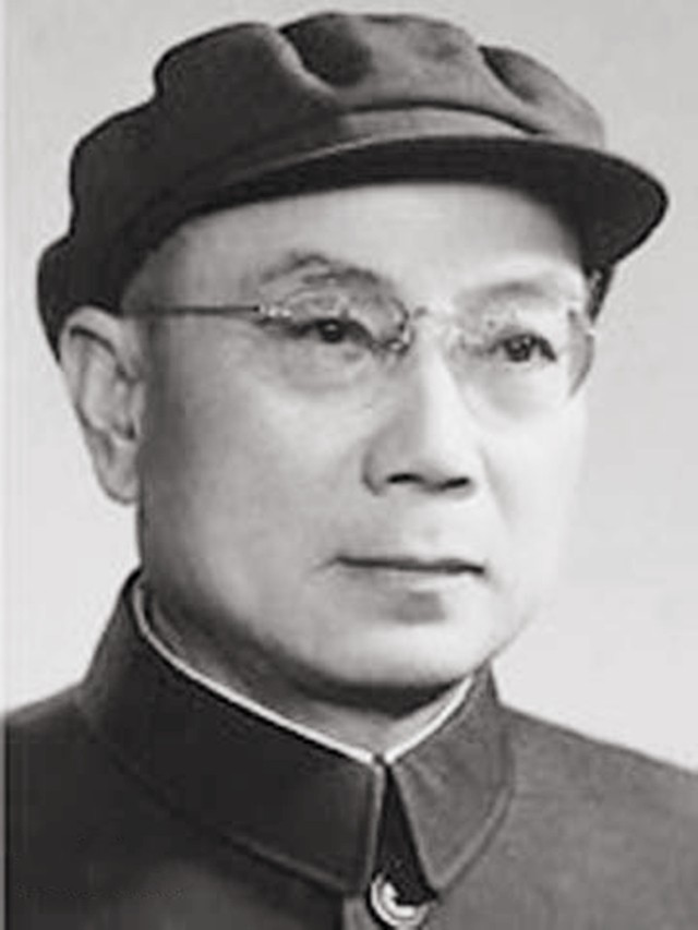 邵华和儿媳刘滨珍贵合影,婆媳其乐融融,邵华非常疼爱儿媳刘滨