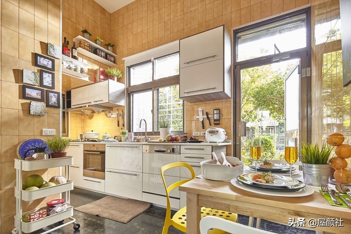 旧厨房灶台翻新最简单方法,姐弟农村老房改造