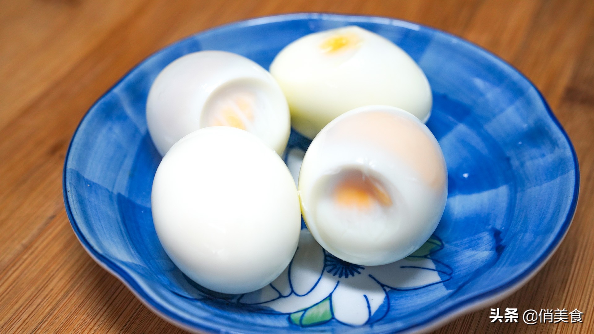煮鸡蛋蛋黄挨着蛋壳,煮鸡蛋怎么煮不会破裂又好剥