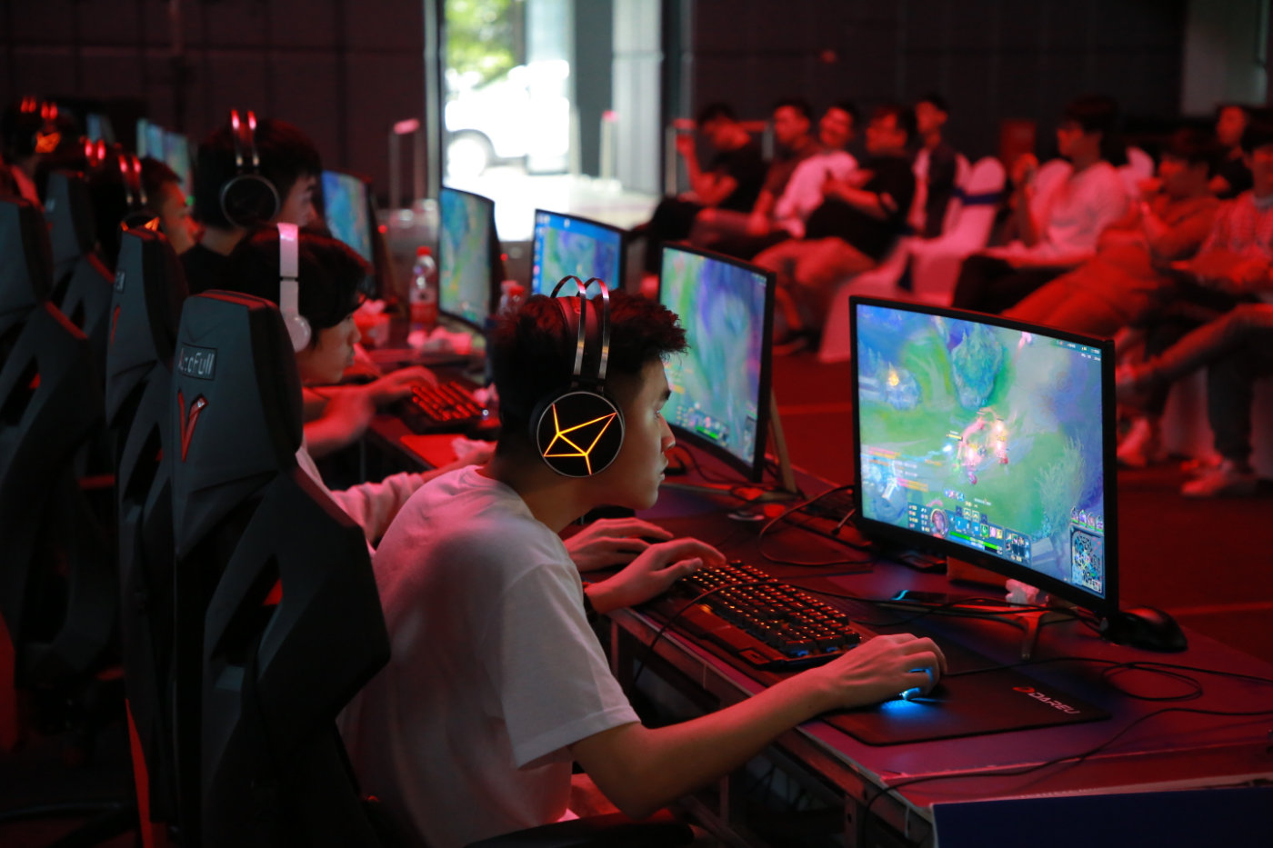 宝蓝牛头开团,宝蓝初登lpl