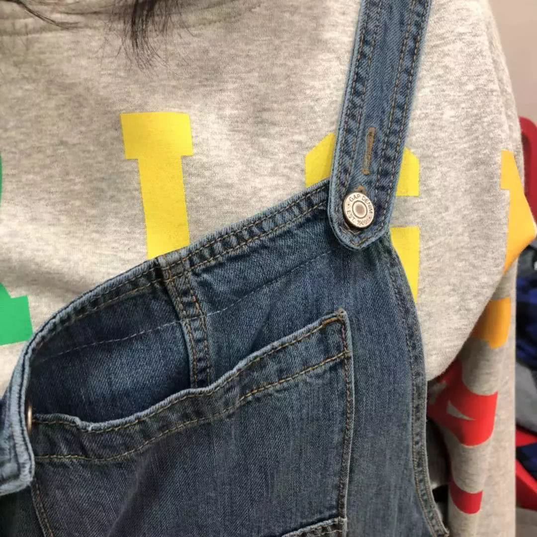 我带身高155的同事来到童装部,结果她逛疯了……