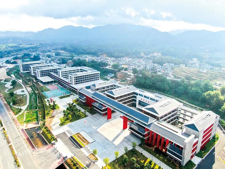 努力造就一支高素质干部队伍,高潭精神