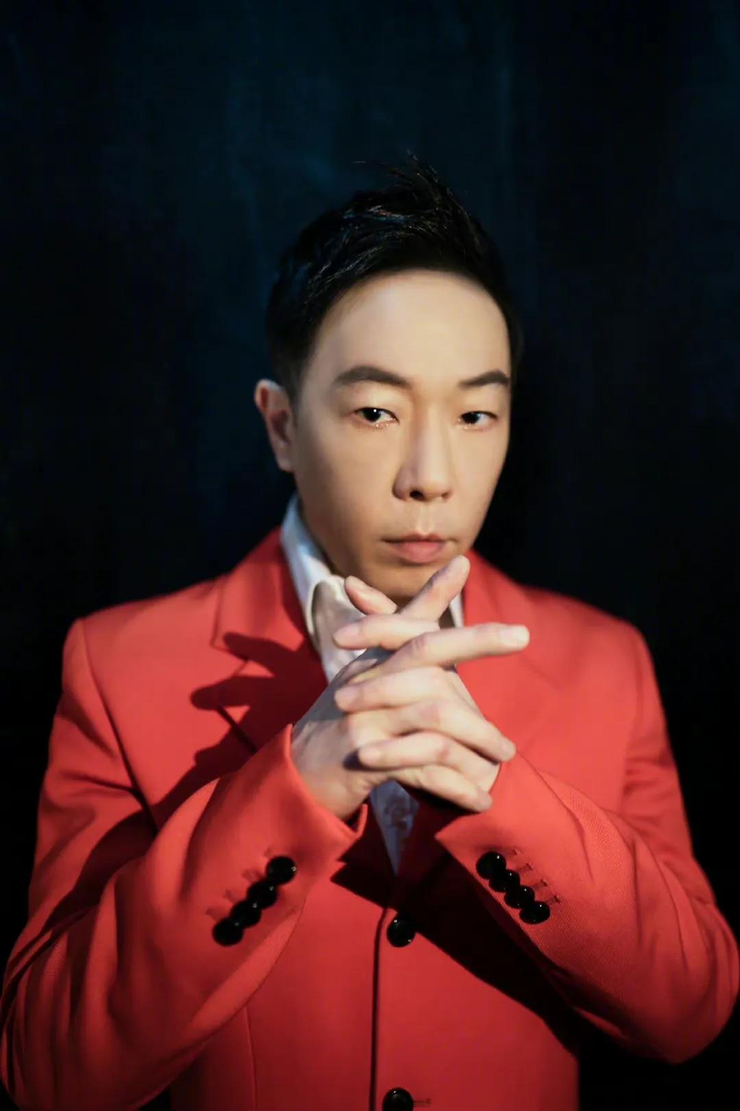 朱茵是黄贯中火的时候认识的吗,黄贯中说朱茵是他一生最大的运气