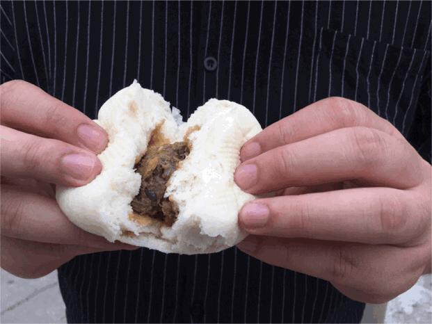 探店：信阳这家十年无名包子铺，据说排队到腿软也要吃？