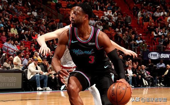 队魂！梦幻脚步+神龙摆尾+钉板大帽，韦德第一时间安慰他错失绝杀