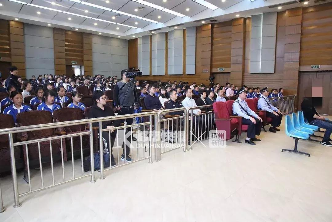 八岁小孩吸了一口氢气有事吗,青少年吸食笑气的危害有几类