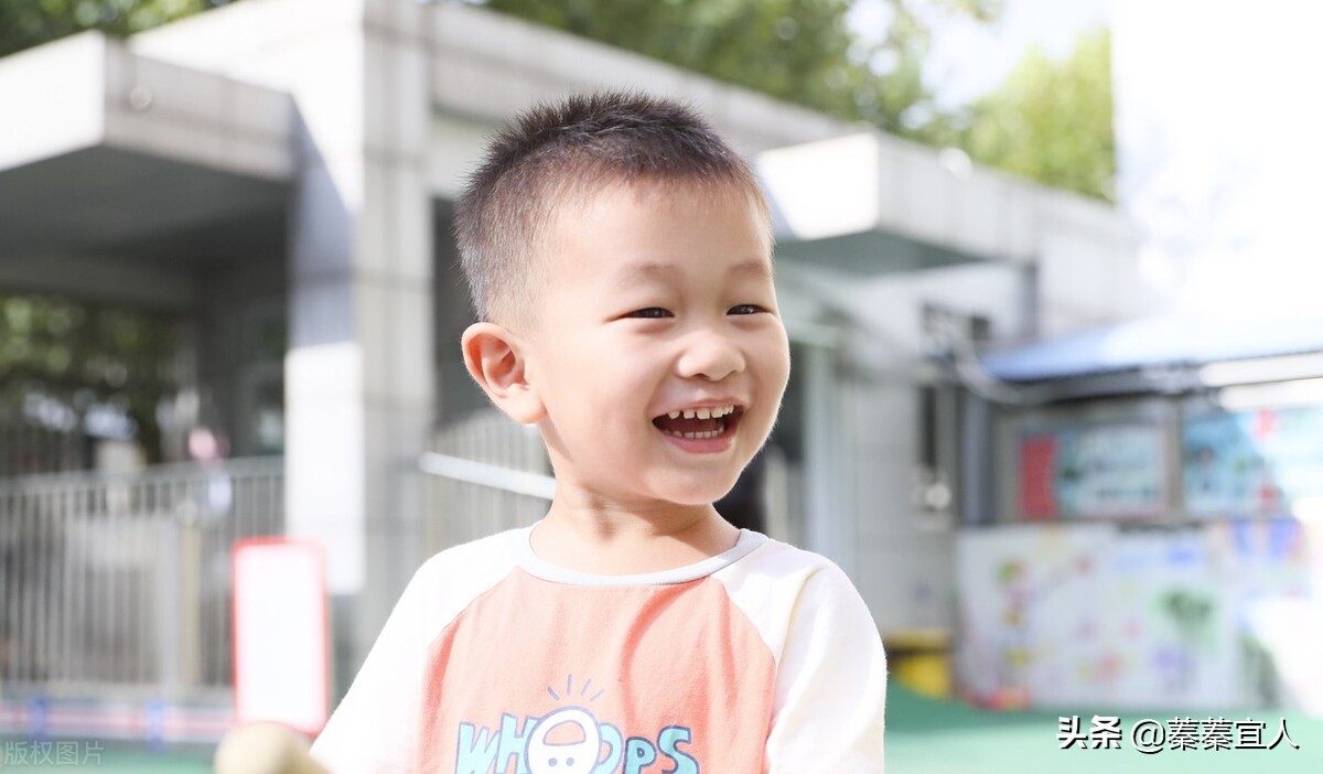 小孩死活不上幼儿园怎么办,孩子天天哭闹死活不愿意去幼儿园