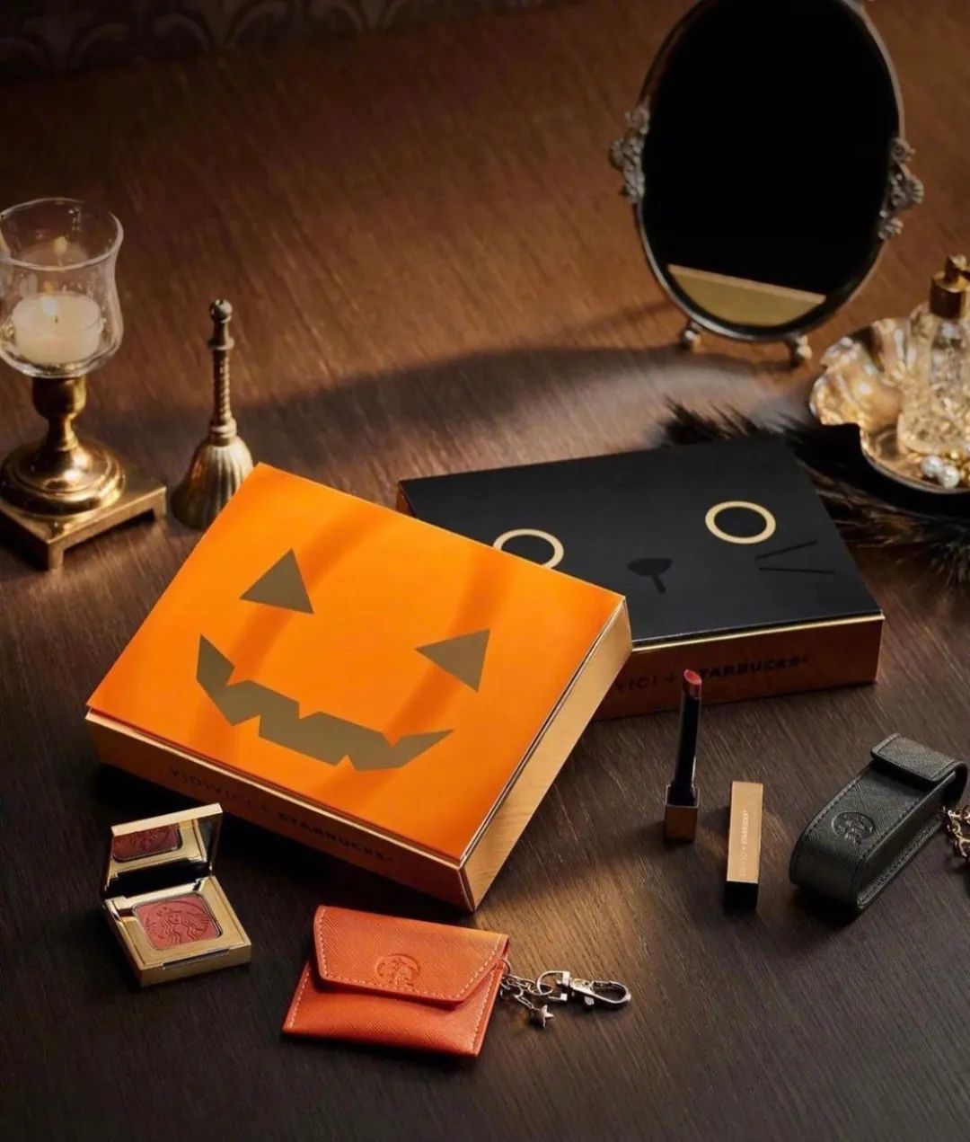 卡姿兰x必胜客的“下午茶”主题彩妆包装，梦回爱丽丝