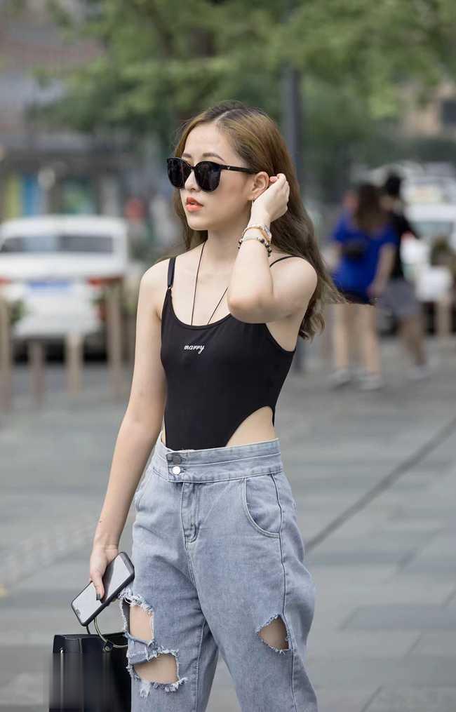 三角连体衣上厕所怎么处理,女生穿连体衣想上厕所