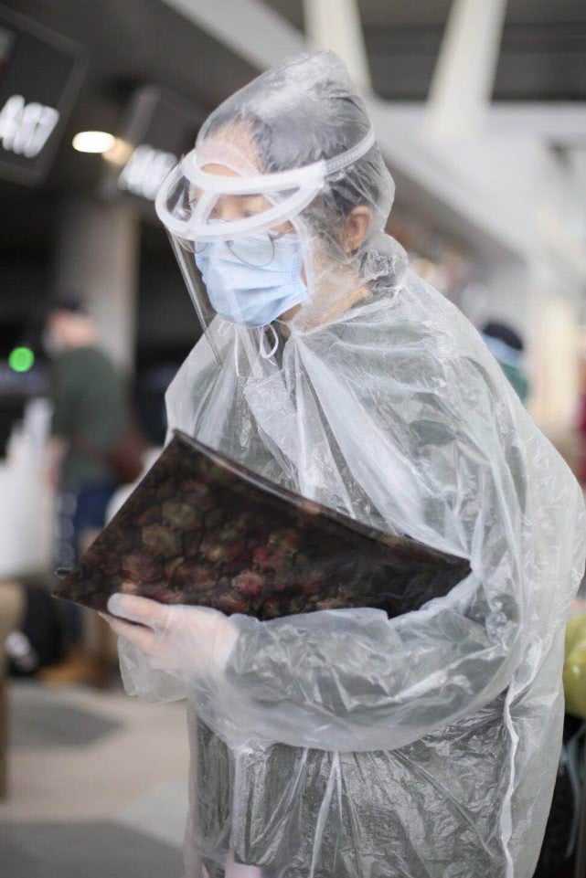 气质路线韩雪机场红配绿，这次女神的穿搭，你给几分