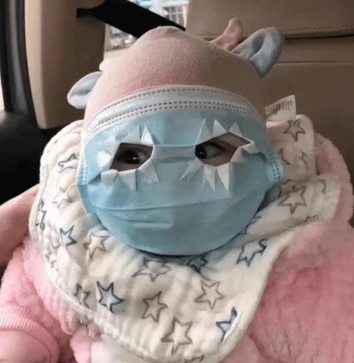 女生看到可怕的一幕,女生看到帅哥的眼神好吓人