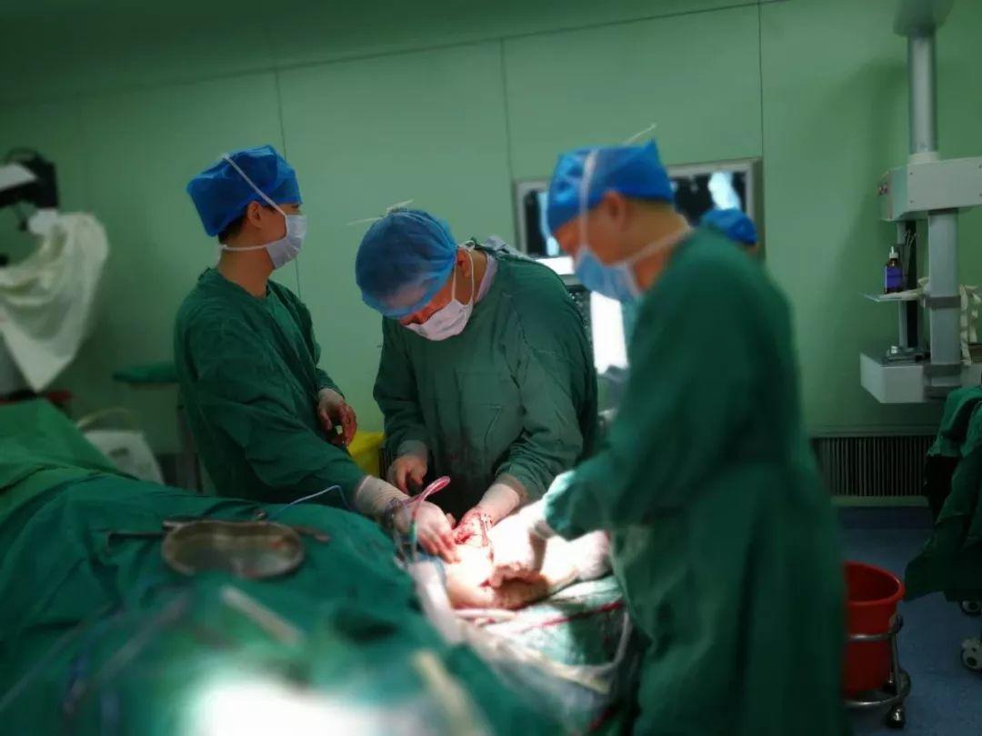 年轻女子突发抽搐，医生起初以为是“脑炎”，诊断后却发现不简单