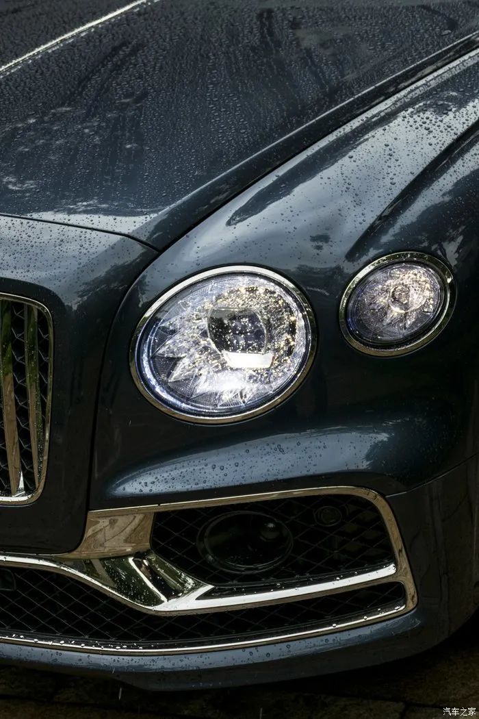 宾利飞驰对比迈巴赫s480气场,宾利飞驰街拍气场霸气视频
