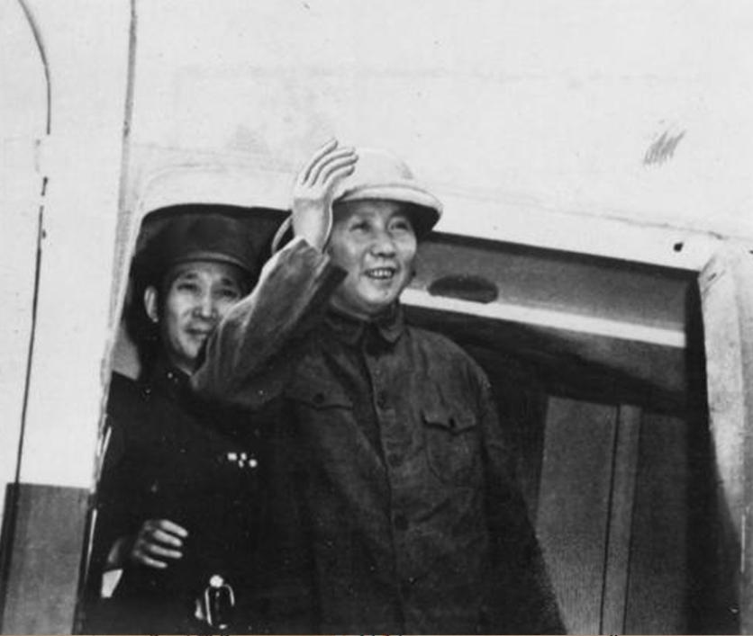 1945年重庆谈判,毛*东泽**停烟8小时,老蒋听闻:此人不可小视