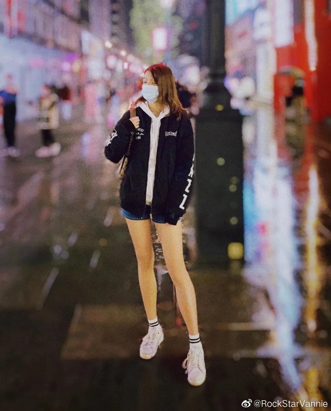 有些女生不用看脸也觉得是美女,有一种美是不用看脸的